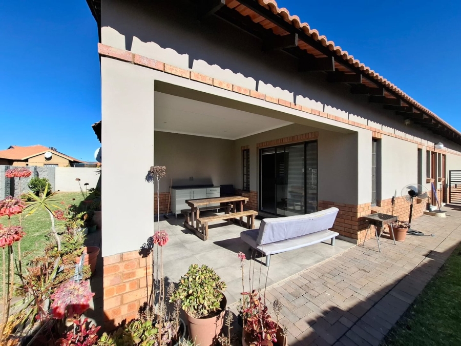 4 Bedroom Property for Sale in Waterkloof East North West